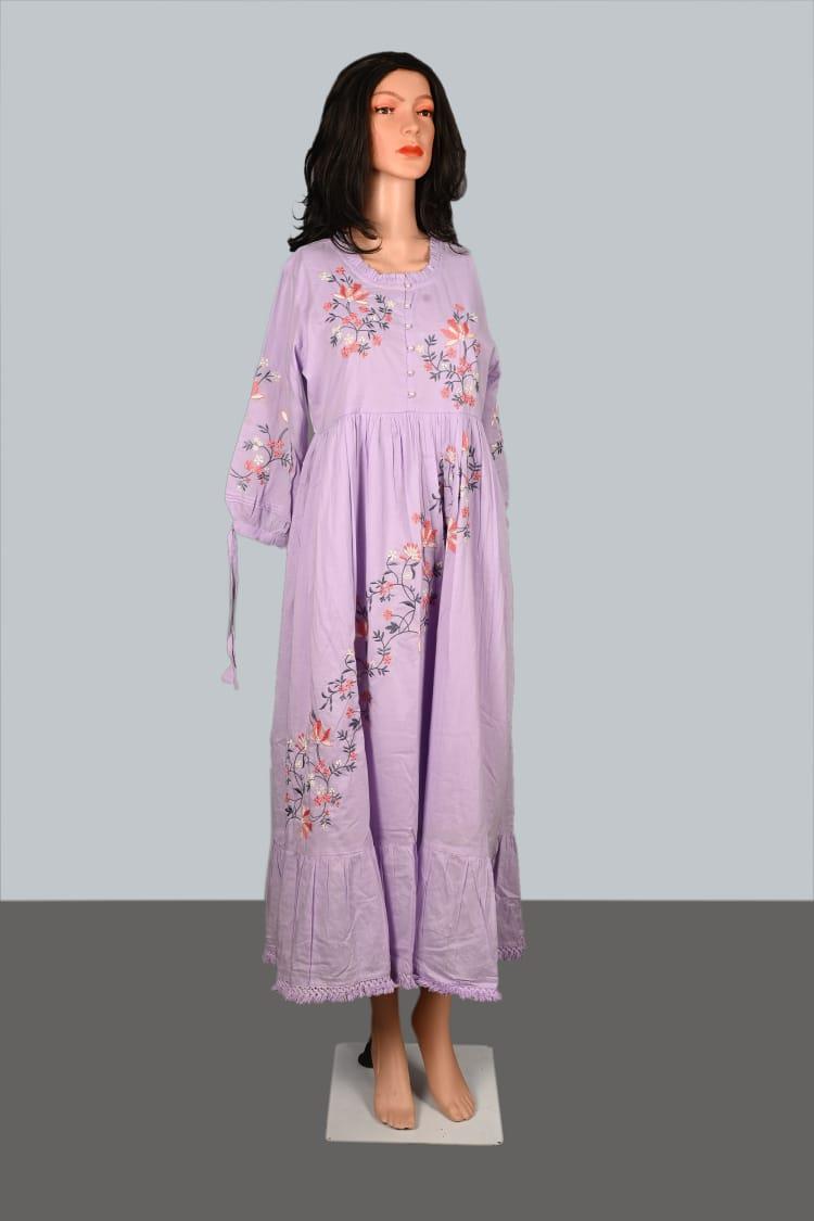 हल्के बैंगनी रंग में म्यूल कॉटन अनारकली कुर्ता